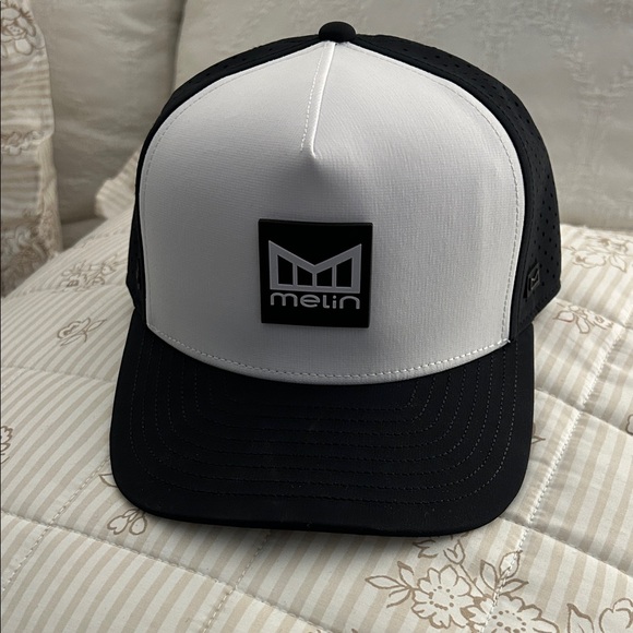 Melin Other - Melin Odyssey Hydro Black White Cap